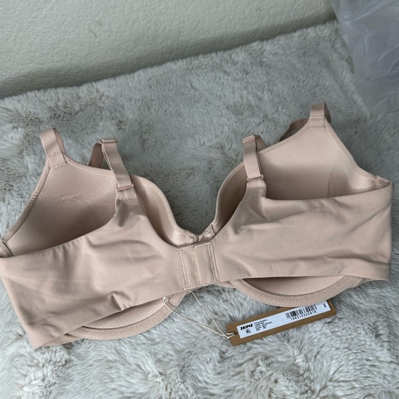 SKIMS Tan T-Shirt Bra with Seamless Underwire Design - Picture 4 of 6
